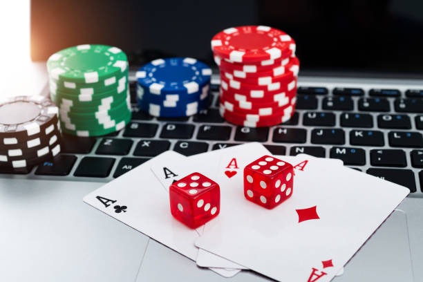 qqpalace slot mobile app interface showing live dealer table selection